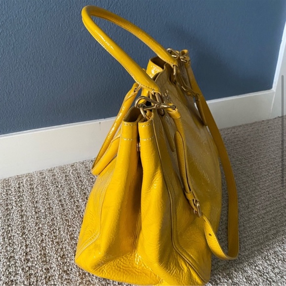 *SOLD* PRADA patent leather Naplak tote. - Picture 8 of 12